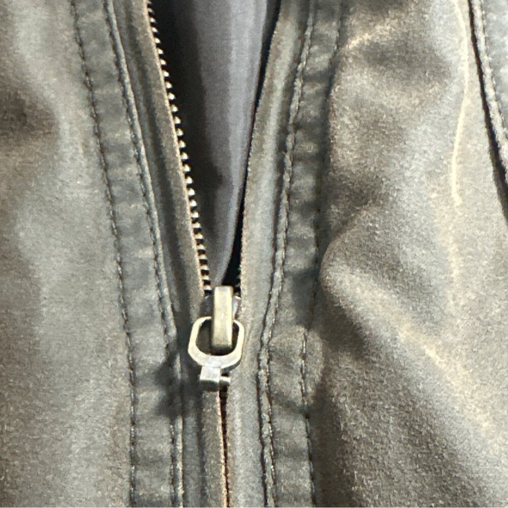 Great Liz Vest! A Little snug for me, so Passing It Along. - Picture 5 of 7